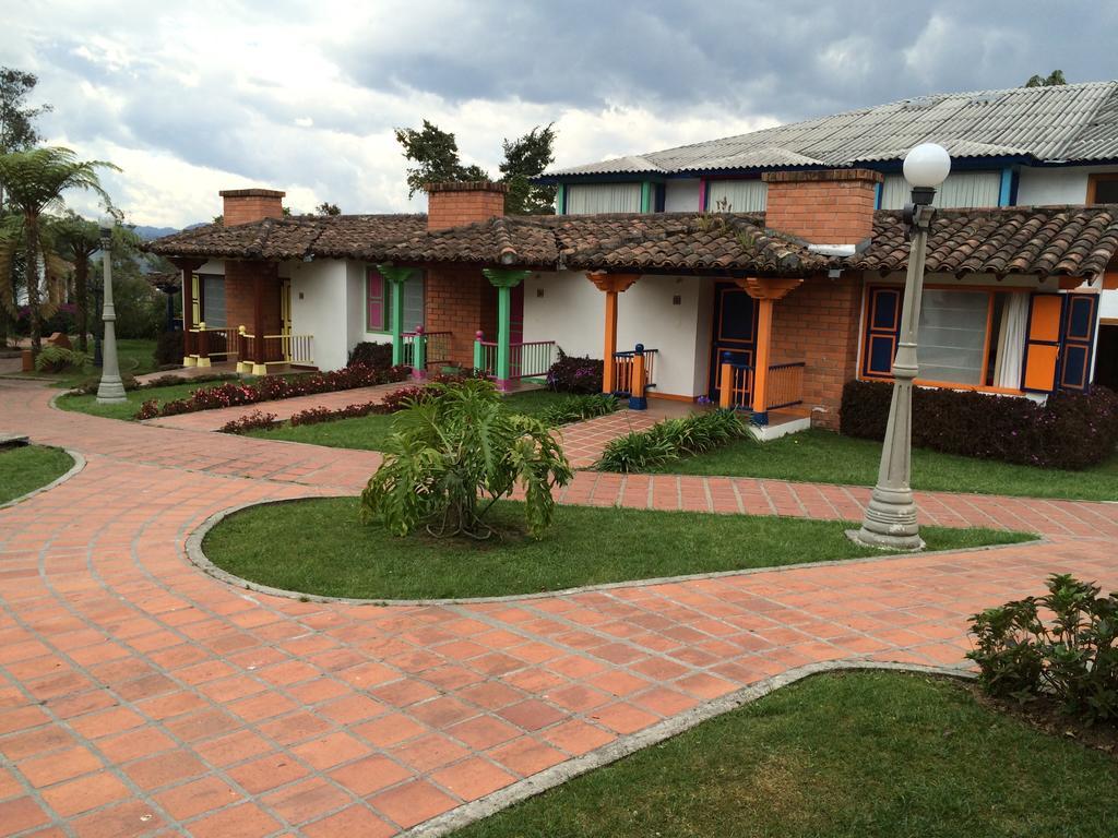 Termales El Otono Hotel Manizales Exterior photo View of the Hacienda Santa Bárbara