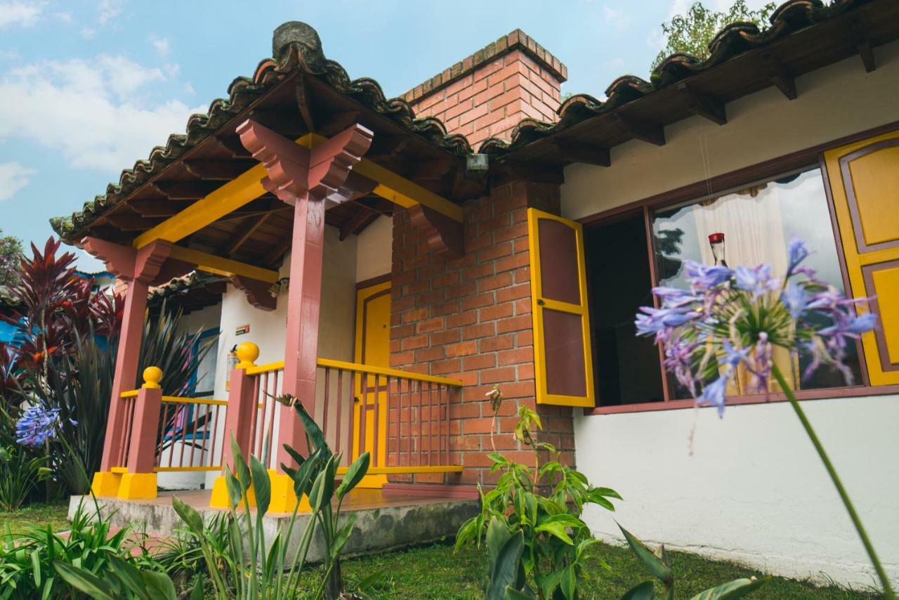 Termales El Otono Hotel Manizales Exterior photo A typical house in El Retiro